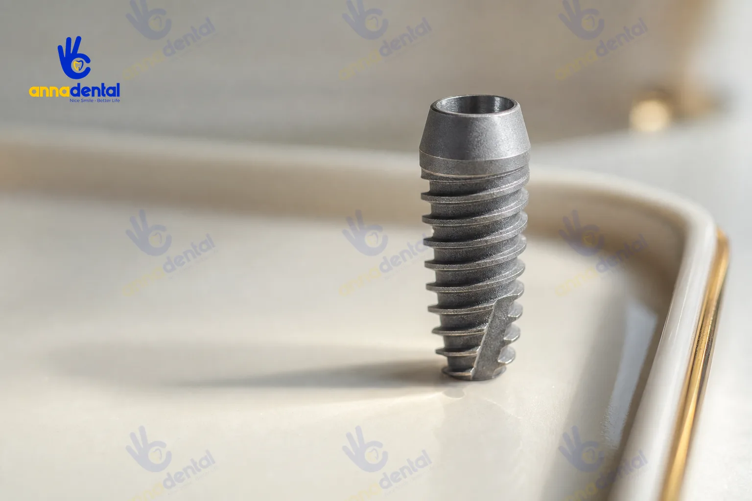 Ảnh macro cận cảnh trụ implant minh hoạ biến chứng trồng răng implant
