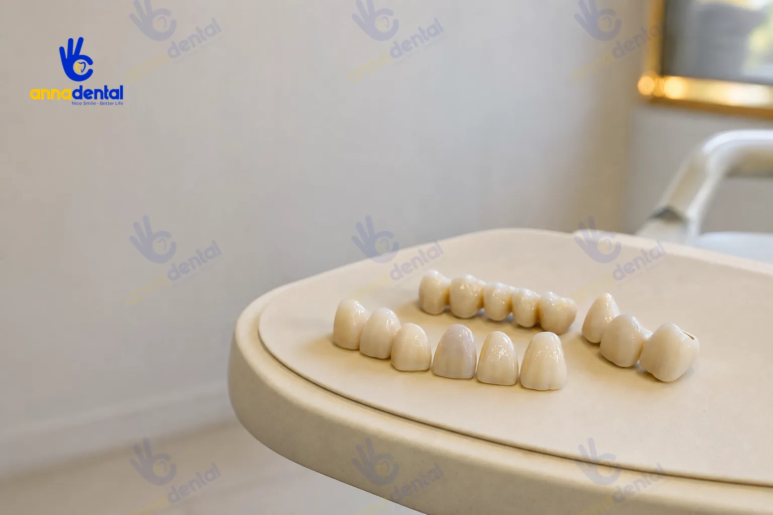 Cận cảnh cách chọn màu và dáng răng sứ tự nhiên với nhiều mão sứ