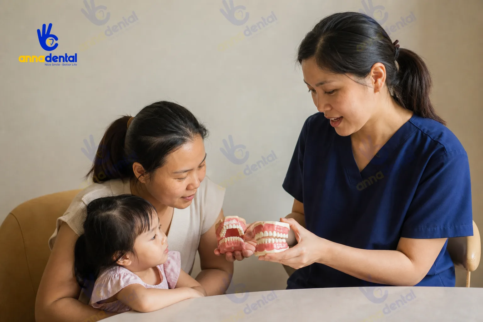 Bác sĩ nữ thực tế giải thích sự khác nhau giữa răng sữa và răng vĩnh viễn lung lay cho mẹ và bé