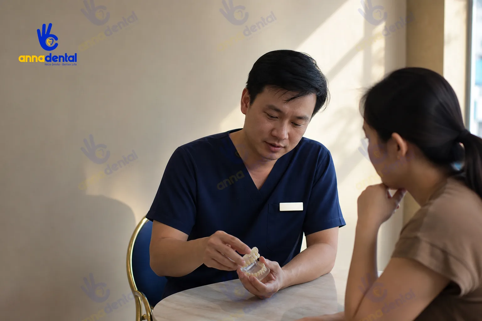 Tư vấn cá nhân hoá cho từng trường hợp trước khi tẩy trắng răng có hại không