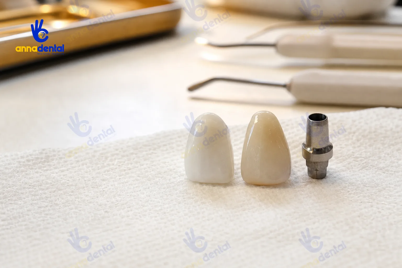 Mão sứ Zirconia và E.max đặt cạnh abutment trên khăn nha khoa