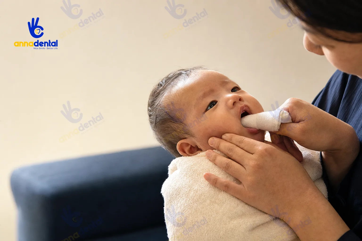 Các bước rơ miệng cho trẻ sơ sinh với gạc mềm đúng kỹ thuật